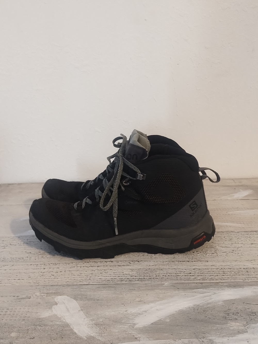 Salomon Womens Outline GTX Mid Hiking Boots Size 8.5 Outdoor Trail Black